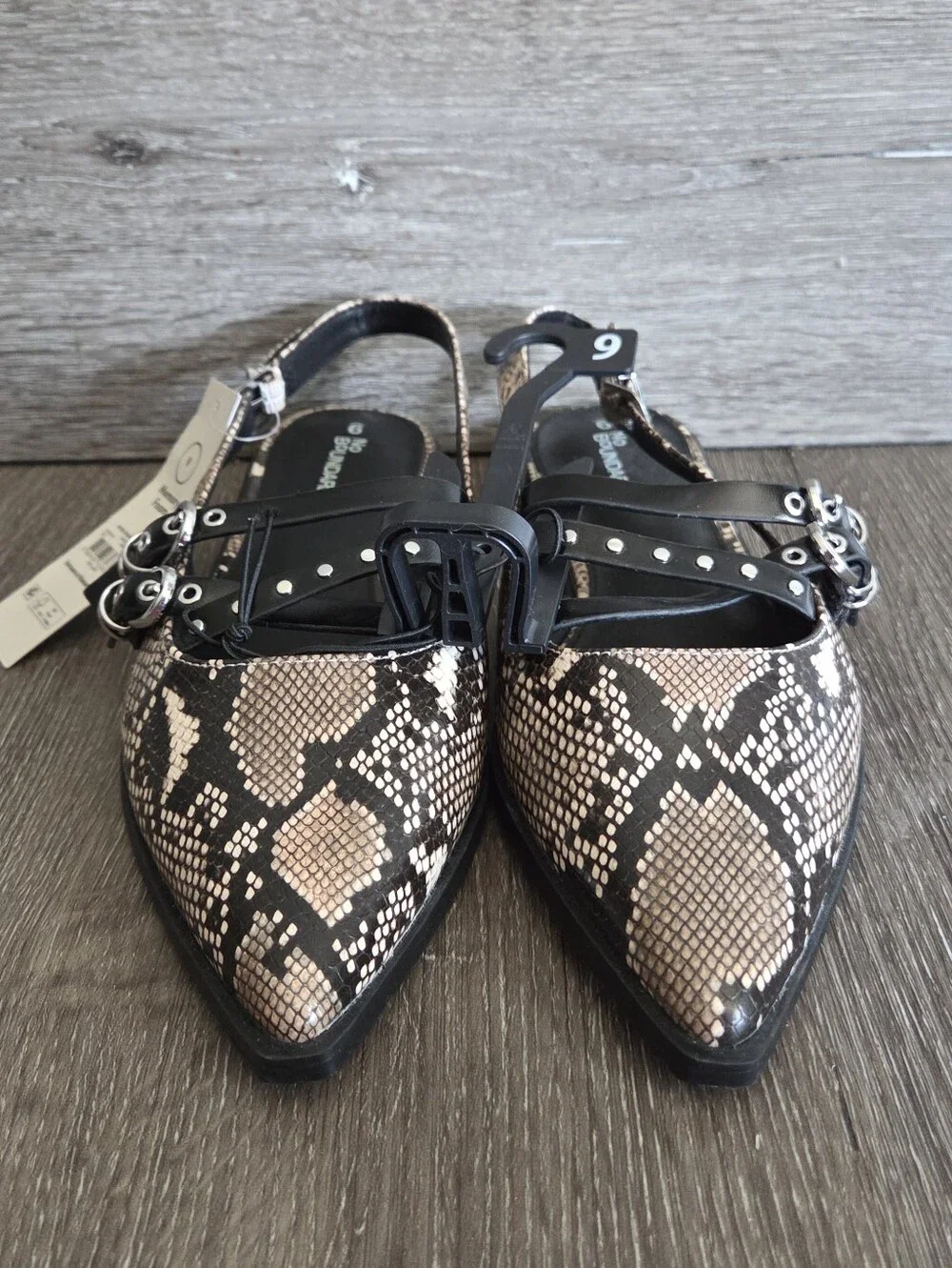 No Boundaries Snake-Print Pointed Slingback Flats in Brown and Black Size 9